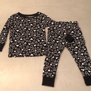 18-24 mos Black and White Heart 2 Piece Pajama Set